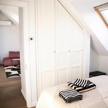 Riverside In The Heart Of Old Town *