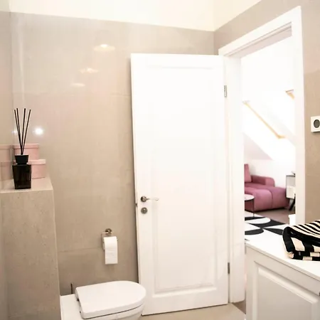 Апартаменты Riverside In The Heart Of Old Town *