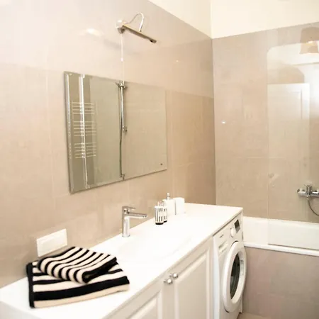 Riverside In The Heart Of Old Town