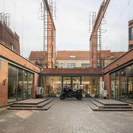 Riverside In The Heart Of Old Town 아파트