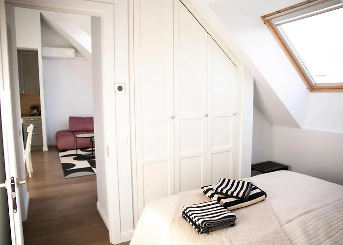 Riverside In The Heart Of Old Town *